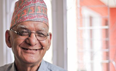 पूर्व उपप्रधानमन्त्री चित्र बहादुर केसी माइक्राे बसबाट खसे, केएमसी अस्पतालमा उपचार हुँदै