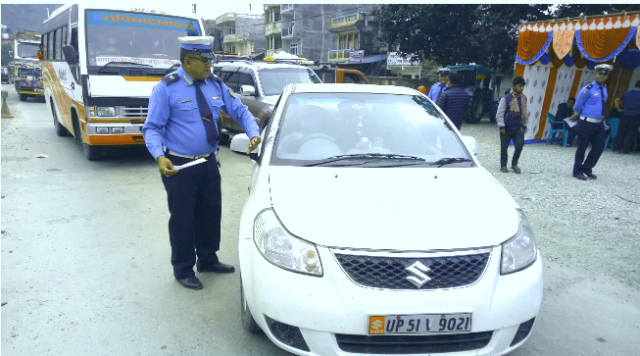 मकवानपुर ट्राफिकद्वारा चालकको स्वास्थ परिक्षण ।