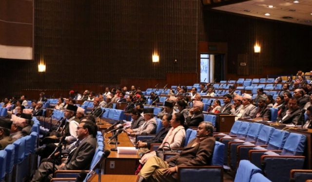 एक वर्षभित्र संविधानद्वारा निर्दिष्ट कानून निर्माण