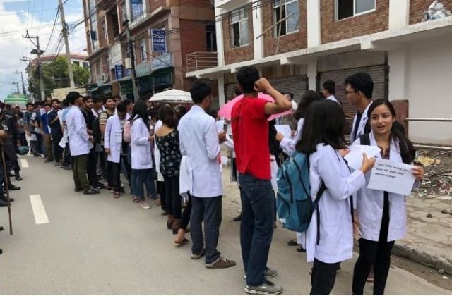 सरकारी चिकित्सक फेरि आन्दोलित