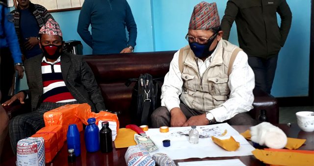 यसरी पैसा बनाउने भन्दै काठमाडौंमा दिउँसै ठगी, दुई जना पक्राउ । 