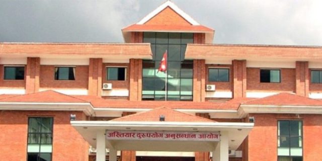 माधव नेपाल, विजय गच्छेदार र विष्णु पौडेलको बयान लिदै अख्तियार !