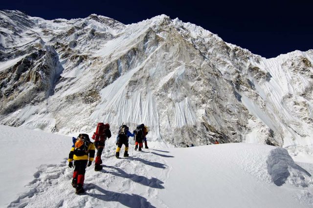 आरोही धमाधम हिमालतिर