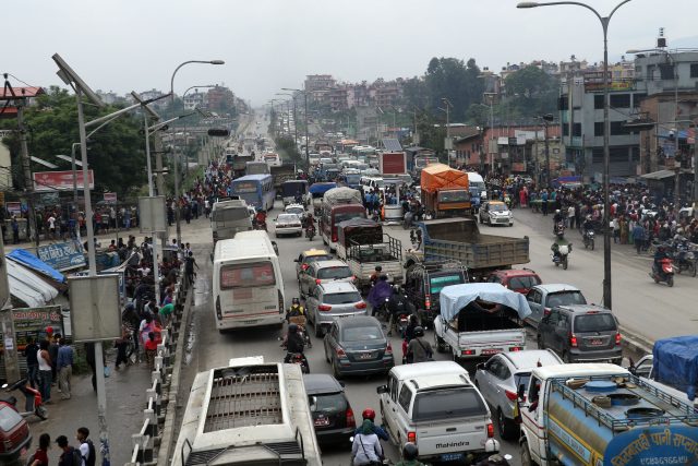 जडीबुटीको जामले चालक र यात्रु हैरान