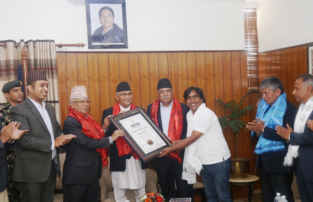 गरिवका छोराछोरीलाई गुन लगाएको भन्दै प्रधानमन्त्रीले गरे प्रशंसा