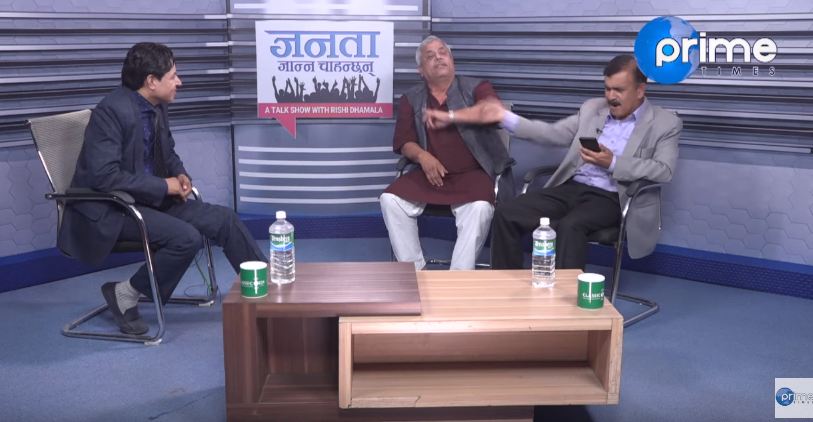 टीभीमा फेरि अर्को काण्ड, कार्यक्रममै हात हालाहाल !