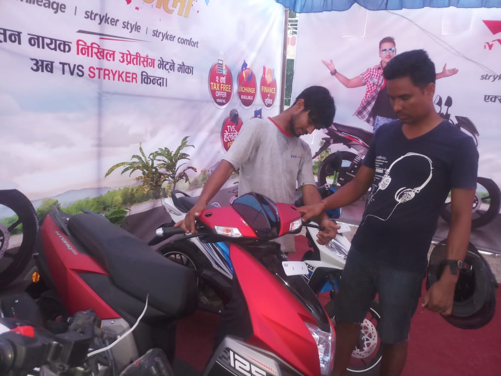 टि.भी.एस. स्ट्राइकर मेलामा ग्राहकको घुँइचो