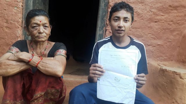 उच्च अंक ल्याएपनि गरिबीले छेक्यो उच्च शिक्षा लिन