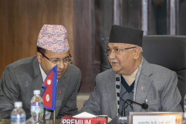 प्रधानमन्त्री ओली मुख्यसचिव रेग्मीसँग फायर
