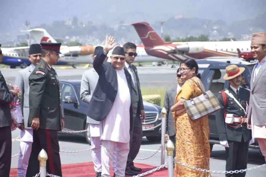 प्रधानमन्त्री ओली उपचारका लागि सिंगापुर प्रस्थान