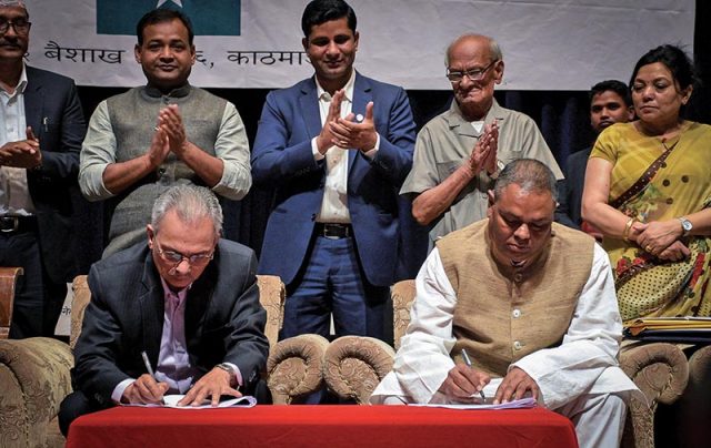 सुरु भयो बाबुराम–उपेन्द्र बीच द्वन्द, बाबुराम भन्छन् ‘सरकार छाडौँ’, उपेन्द्र भन्छन ‘अहिले होइन’