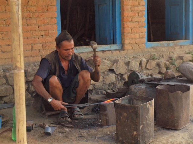 दलित समुदायको पुख्र्याैली पेशा सङ्कटमा