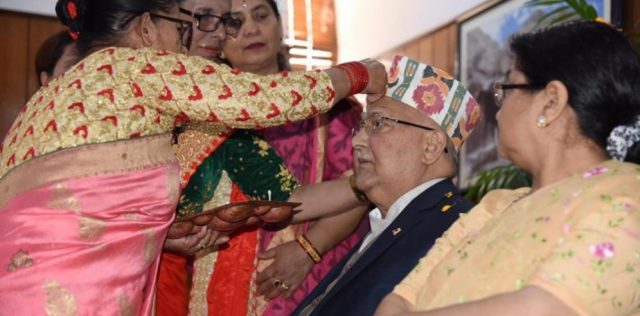 प्रम ओलीको तिहारको टीका