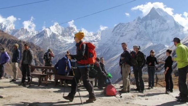 आलेख : पर्यटक पर्खंदै तनहुँसुर