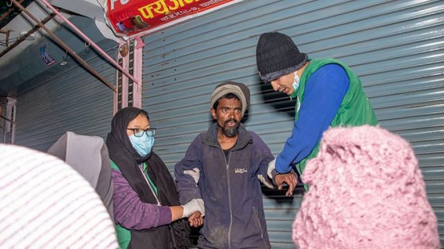सडकमा सुत्यो भन्दैमा हेप्नी‘