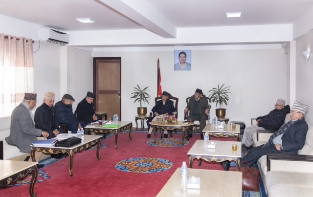 नेकपा बैठकमा पहिलोपटक ओली र प्रचण्ड एउटै लहरमा
