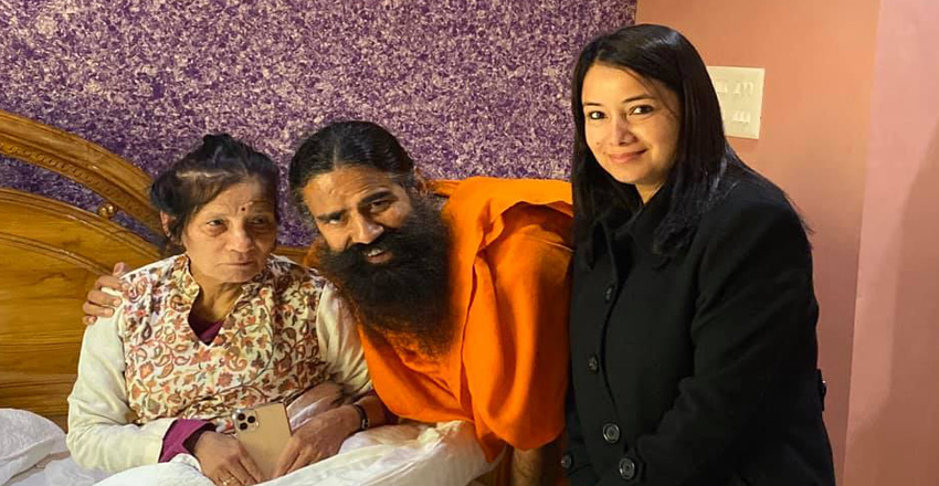 प्रचण्ड पत्नी सीताको उपचार रामदेव बाबाको पतञ्जली योगपिठमा (फोटोफिचर)