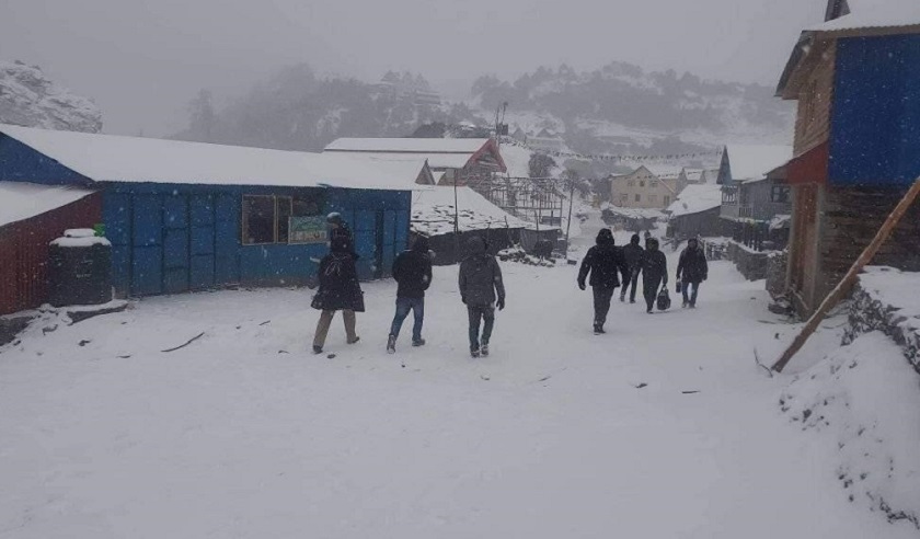 हिँउ खेल्न दोलखामा पर्यटकको घुइँचो, पहिलो रोजाइ कालीञ्चोक