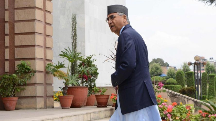 जिल्ला सभापतिहरुलाई फकाउन एक लाख खर्च गर्दै देउवा, पौडेल र सिटौला मख्ख