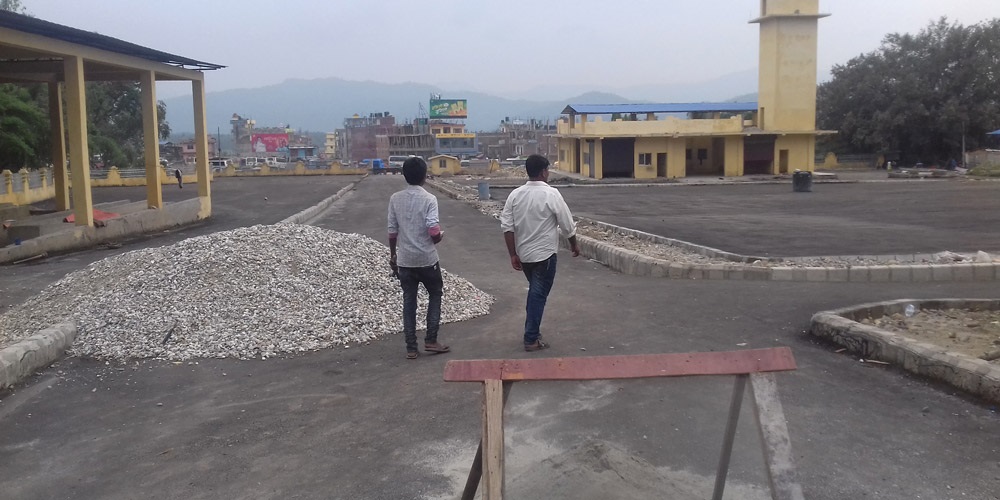 बसपार्क व्यवस्थापनमा नगरपालिका र व्यवसायी बीच विवाद