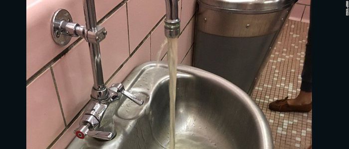 भान्साको धाराबाट मदिरा बग्न थालेपछि‘