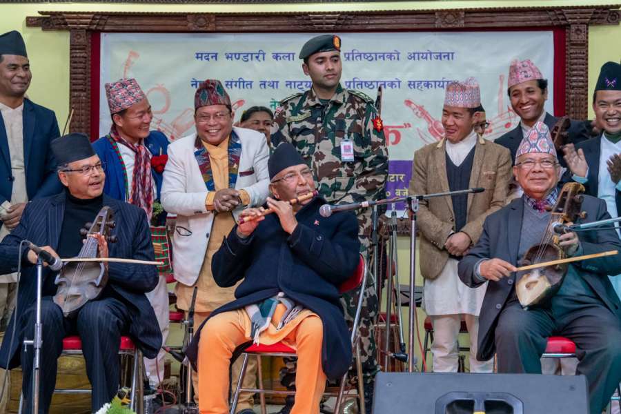 जब प्रधानमन्त्रीले सारङ्गी र बाँसुरी बजाए……