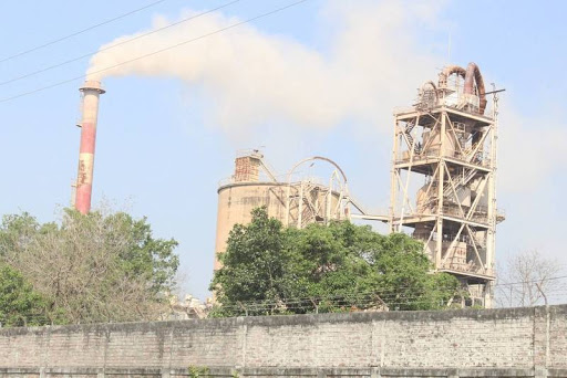 सिमेन्ट उद्योगको धुलो, धुवाँ र ध्वनि प्रदूषणबाट आजित