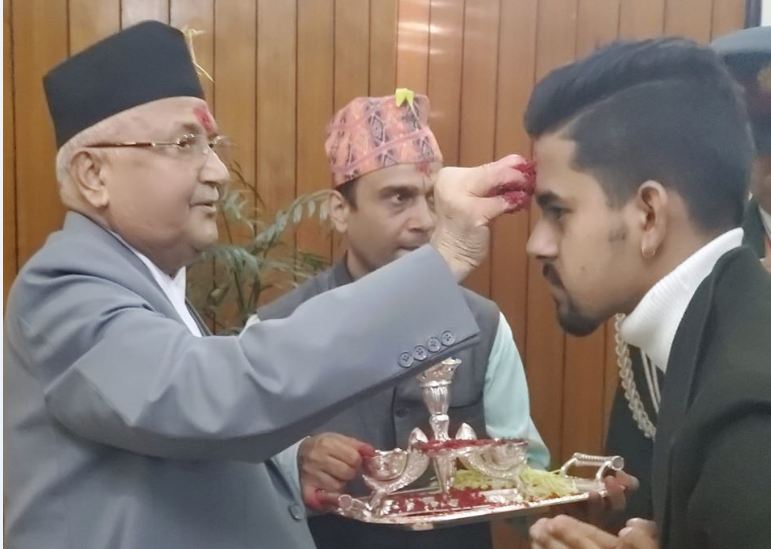 हिरा लुट्ने नाइकेको फेसबुक प्रोफाइल पिक्चरमा प्रधानमन्त्री ओली