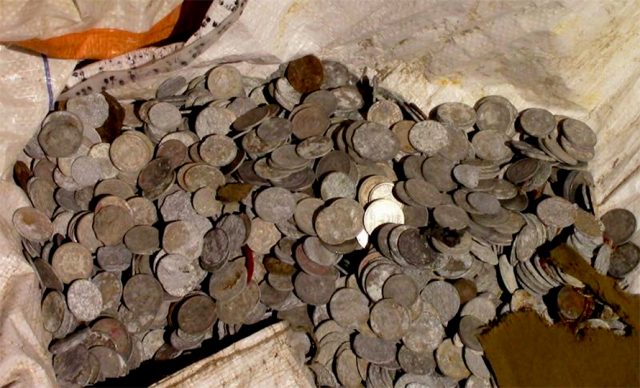 ११ लाखका सिक्का बोकेर बिजुलीको बिल तिर्न पुगेपछि