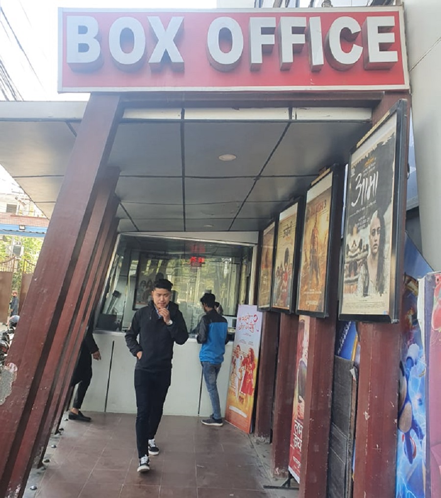 सिनेमामा कोरोनाको कहर, हल लगभग खाली