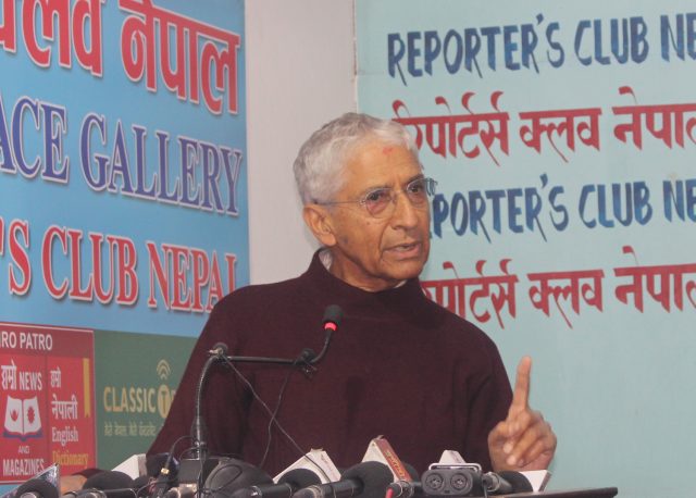 सरकारको दाबीमा सत्यता छैन, संक्रमित छन् परीक्षण पुगेन : डा. दिक्षित