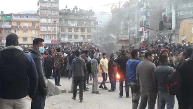 पनौतीमा टिपरको ठक्करबाट आमाछोरीको मृत्यु, स्थानीय बासिन्दा प्रदर्शनमा उत्रिए