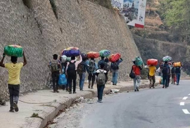 पैदलयात्रीलाई गन्तव्यसम्म पुर्याइँदै