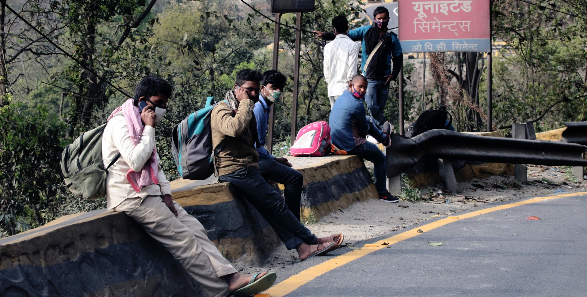 ‘लकडाउन’को असर : मालबाहक सवारीमा लुकिछिपी यात्रा