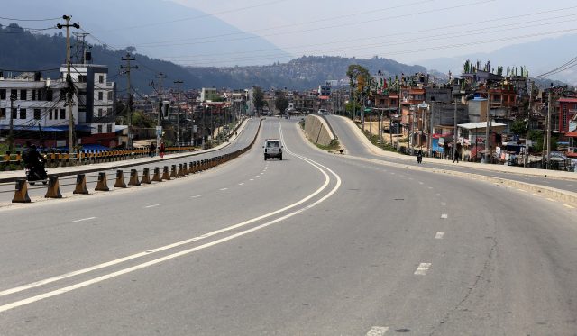 निजी सवारी चल्न दिइने गरी लकडाउन खुकुलो बनाइदै
