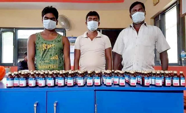 १२० बोतल लागुऔषध कोरेक्स सहित ३ जना पक्राउ
