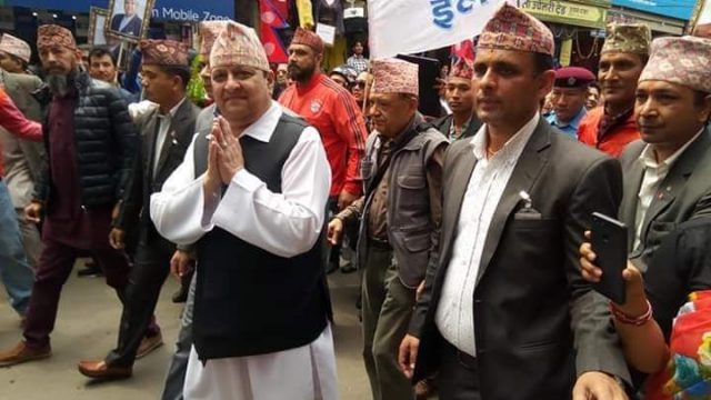 ‘राजा आउ, देश बचाउ’ भन्दै काठमाडौंमा प्रदर्शन