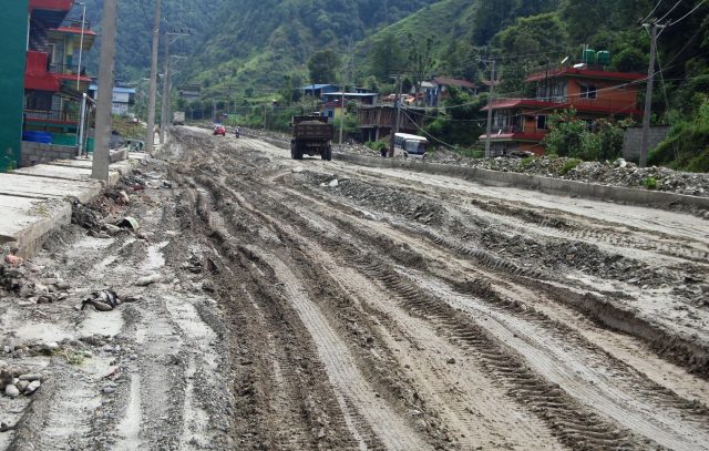 मध्यपहाडी राजमार्गका अधिकांश स्थानमा हुन सकेन निर्माण