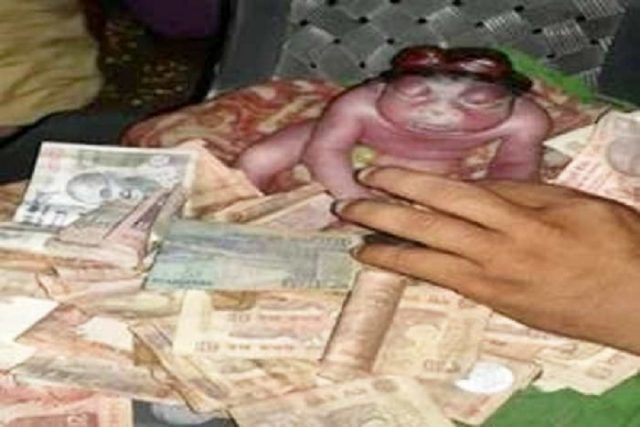 जन्मने बित्तिकै यो बच्चा उठेर बसे
