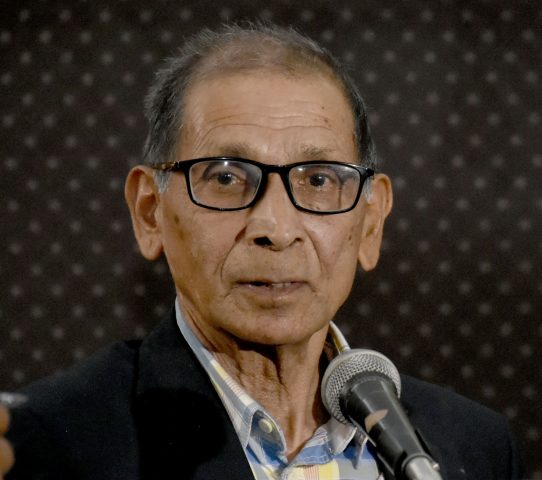 ओली–प्रचण्डको टक्कर बढ्दै गएको छ, फुट र जुट के हुन्छ भनेर भन्न सकिँदैन : मोहन बैद्य