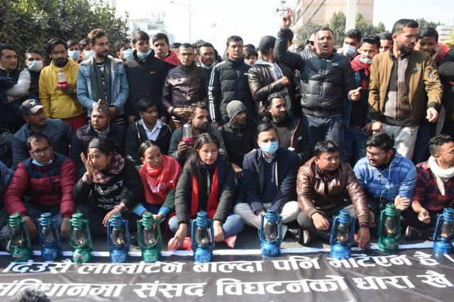 ओलीको कदमविरुद्ध अनेरास्ववियुको लालटिन जुलुस