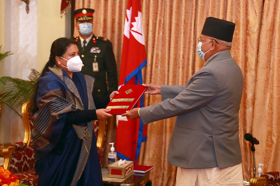 प्रधानमन्त्री ओलीद्वारा राष्ट्रपति भण्डारीसमक्ष प्रतिवेदन प्रस्तुत (फोटोफिचर)