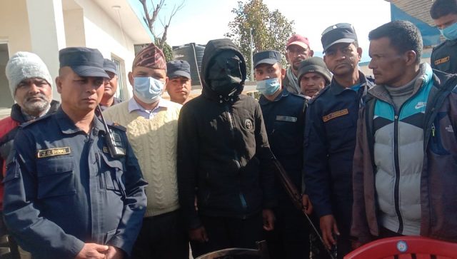 प्रहरीले भागरथीको हत्या आरोपित दिनेश भट्टलाई सार्वजनिक गर्यो