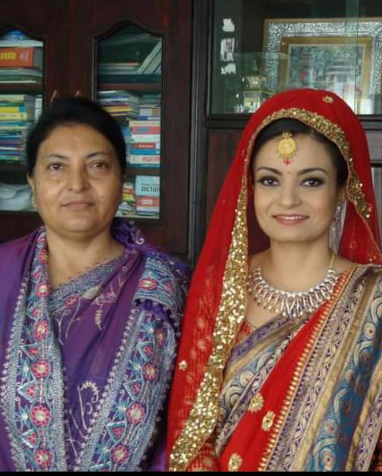 झाँक्रीलाई राष्ट्रपतिकी छोरी उषाकिरणको प्रश्न :  ‘तपाईं उहाँको सारीमा प्रश्न उठाउने को हो ?’