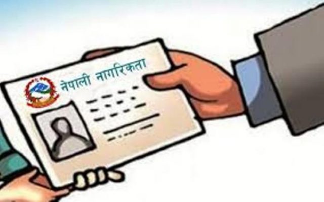दोहोरो नागरिकता बनाउने व्यक्ति पक्राउ परेका छन् ।