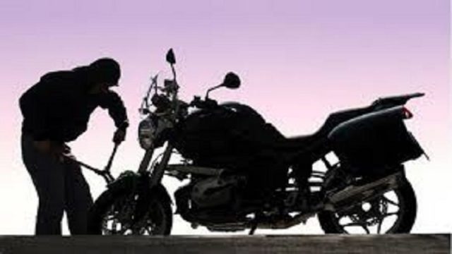 मोटरसाईकल चोरीमा संलग्न दुई पक्राउ
