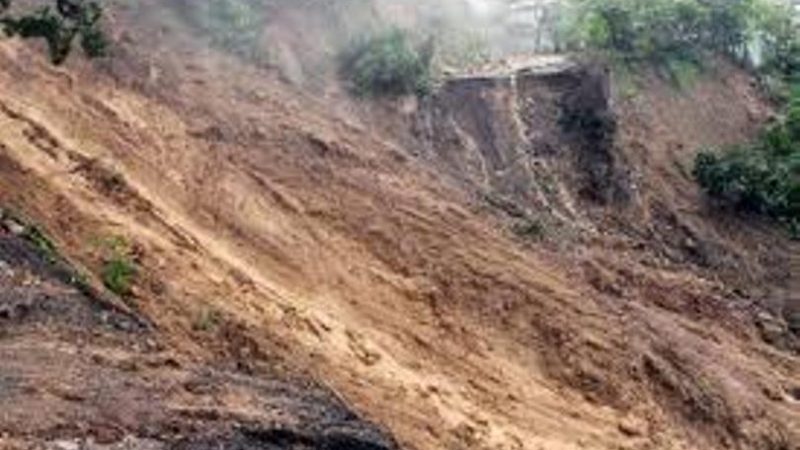 गोरखामा पहिरोले घर पुरिदा एकै परिवारका दुई जनाको मृत्यु