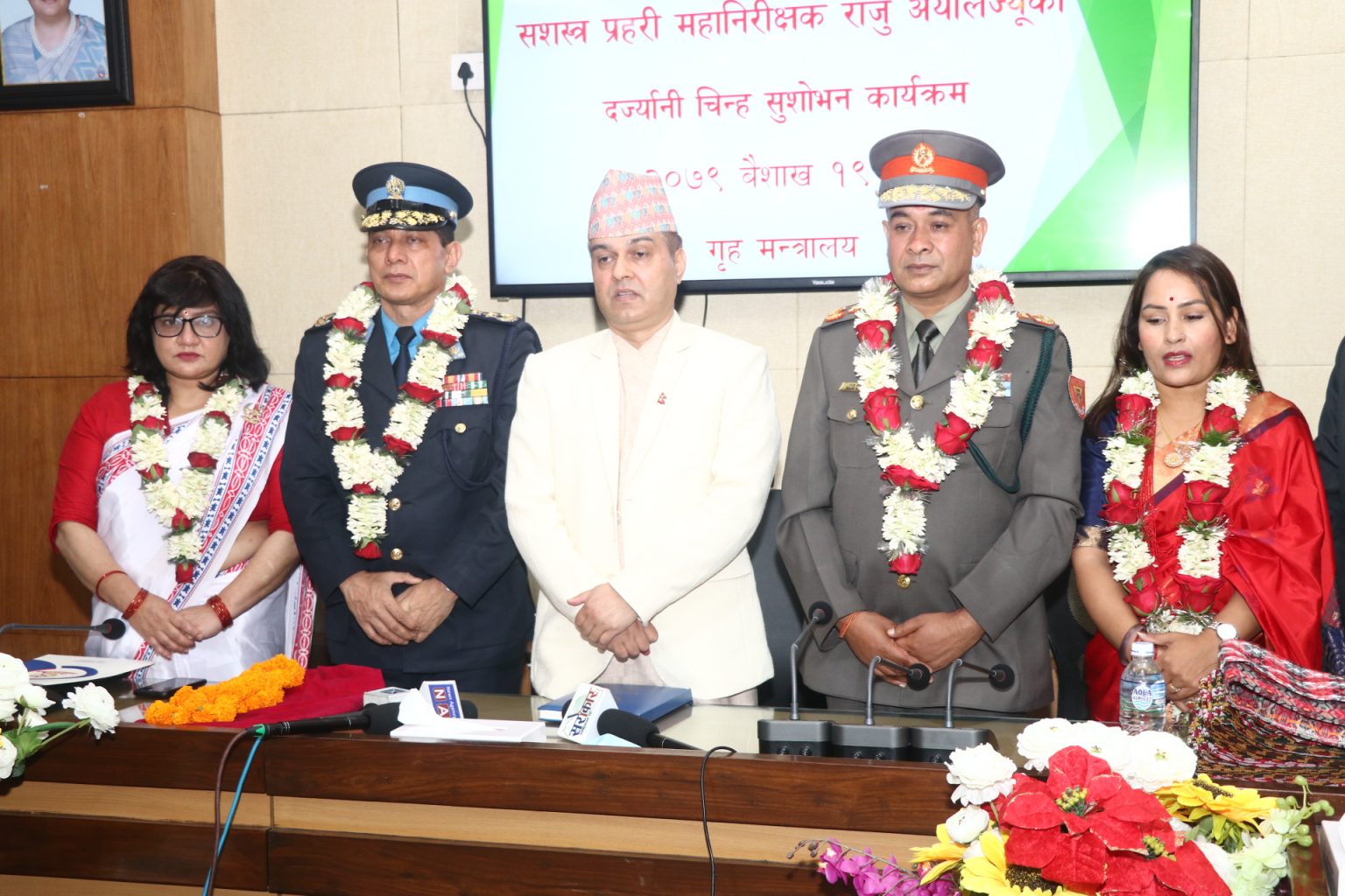 सशस्त्र र नेपाल प्रहरीका आईजीपीले लगाए दर्ज्यानी चिह्न