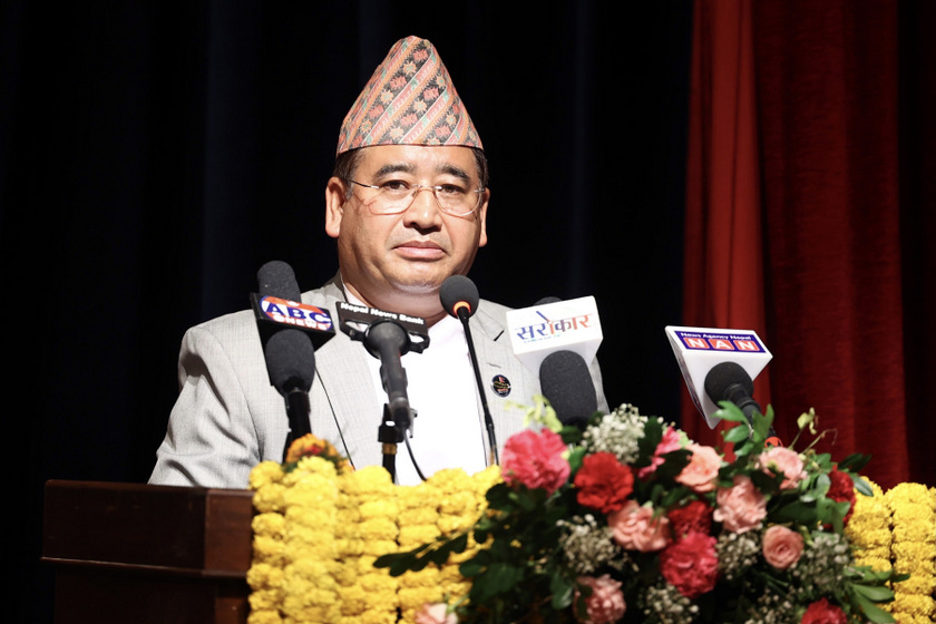 फोहोर भित्रको गिरोहले नै फोहोरमैलाको व्यवस्थापन हुन दिएन : मन्त्री श्रेष्ठ