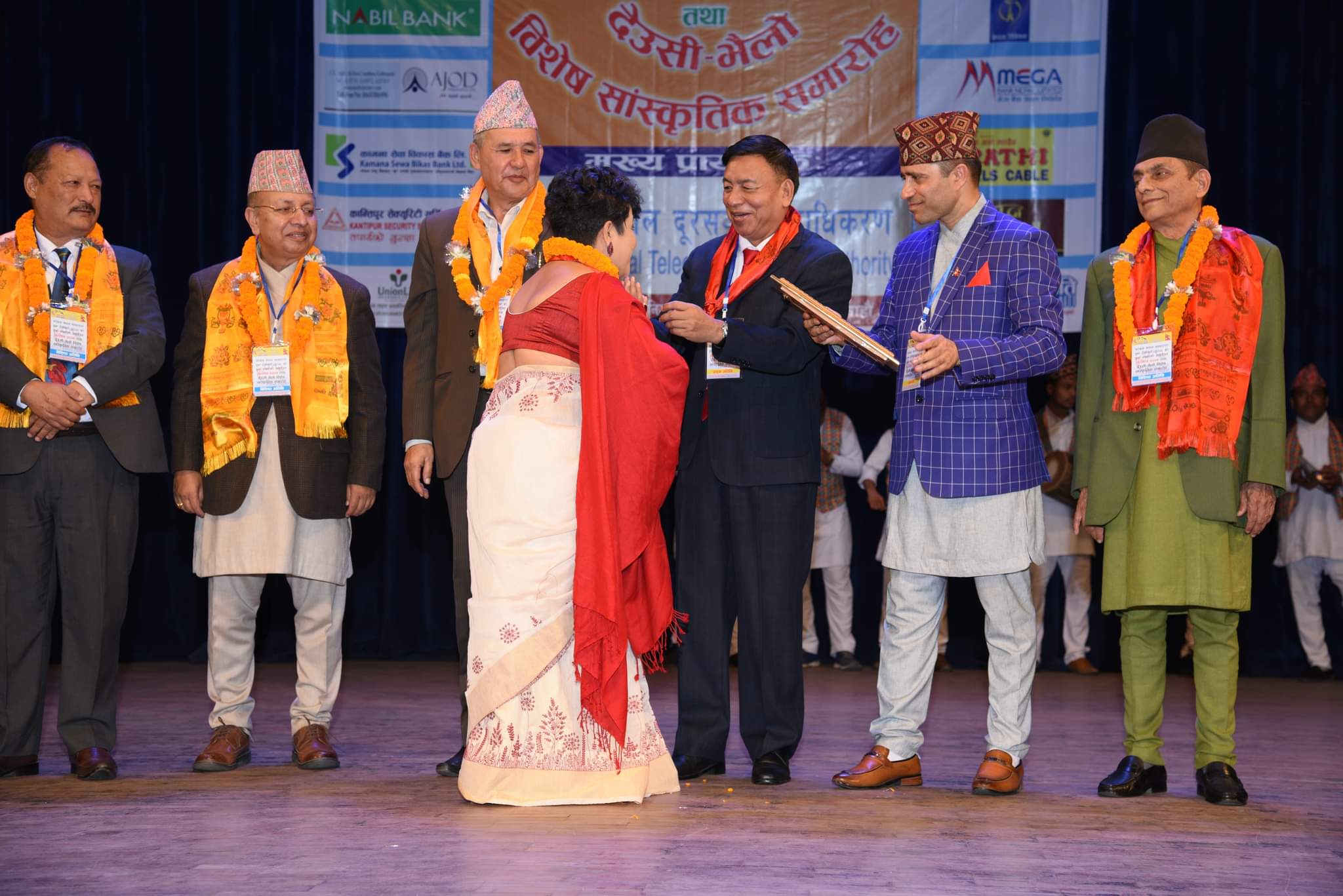 वरिष्ठ सौन्दर्यविद शुष्मा महरा शाहलाई ‘राष्ट्रिय महिला व्यवसायी सम्मान २०७९’ बाट सम्मानित
